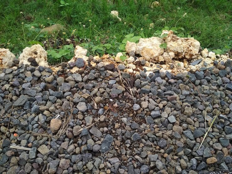 Mulch and rock landscaping