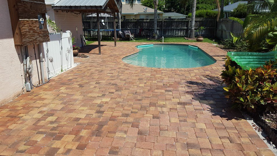 Outdoor living pavers