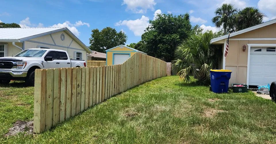 Vinyl privacy fence New Smyrna Beach
